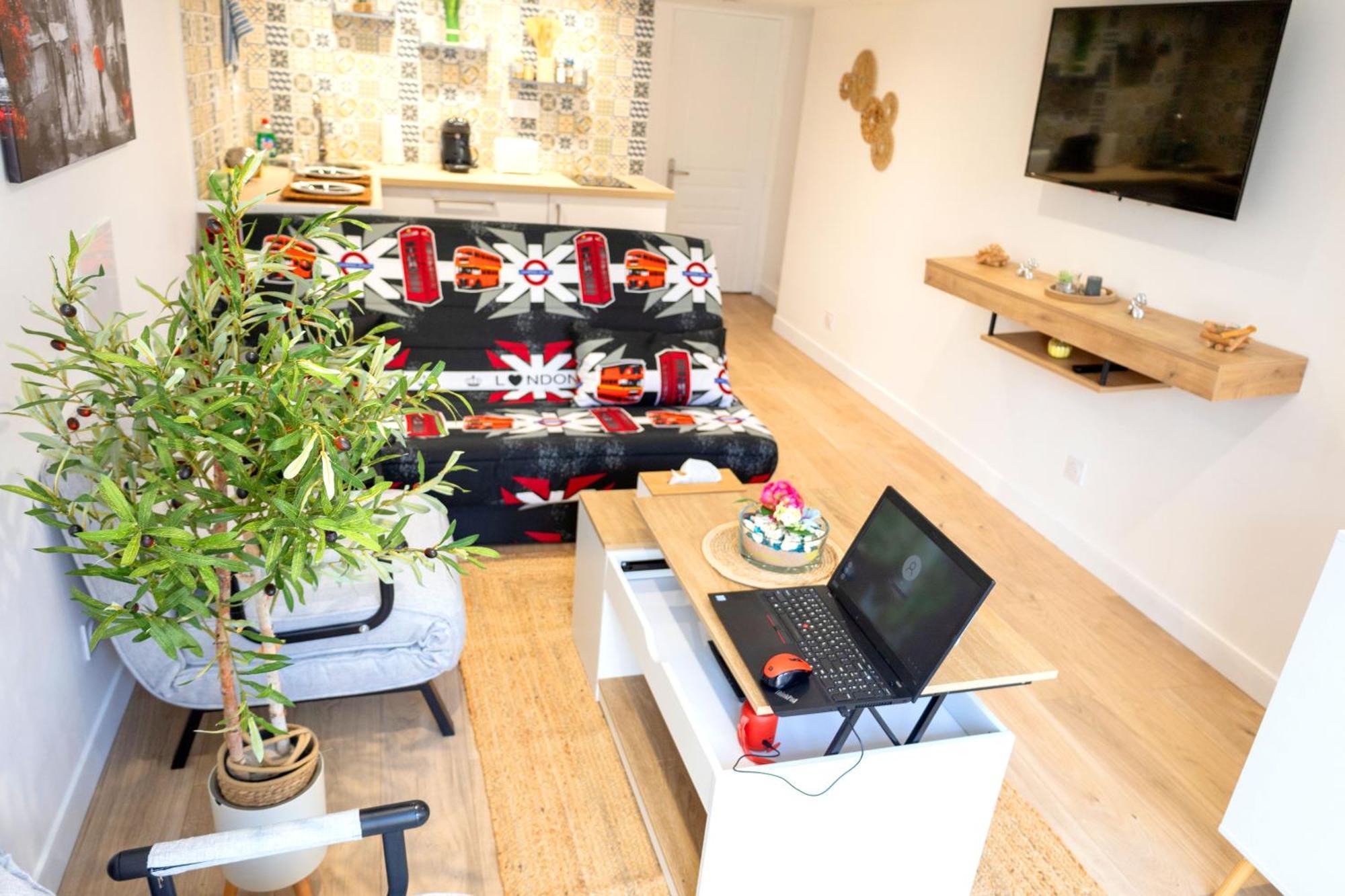 The Silent Green Lounge, Ноазиел Екстериор снимка